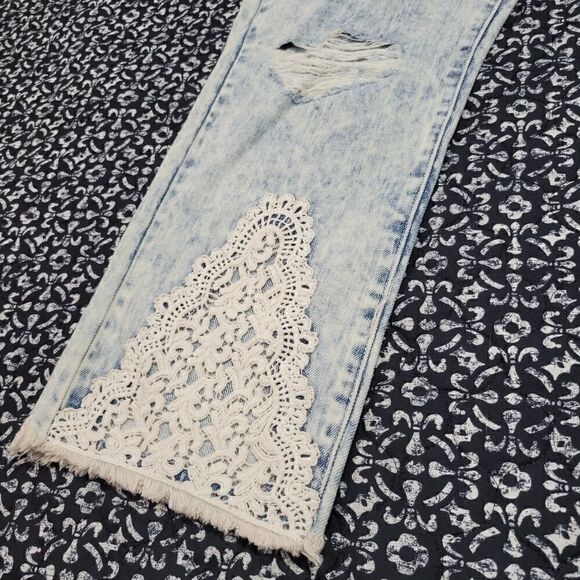 Carmar Cavin crochet Lace Fray Hem Crop Jeans - Picture 7 of 12